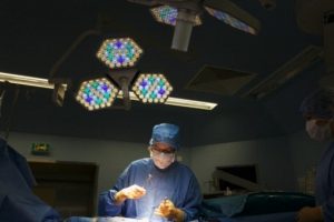 Bu ne ilkellik: Erkek &ccedil;ocuğu olmadığı i&ccedil;in penisini kesti