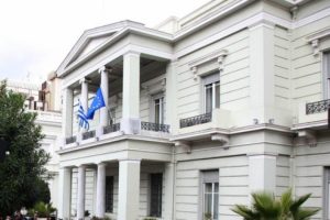 AB'de m&uuml;lteci krizi b&uuml;y&uuml;yor: Yunanistan Viyana b&uuml;y&uuml;kel&ccedil;isini &ccedil;ekti