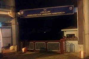 İzmir'de roketin ağacın g&ouml;vdesinden atıldığı tespit edildi