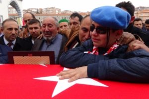 Şehidin oğlu herkesi ağlattı