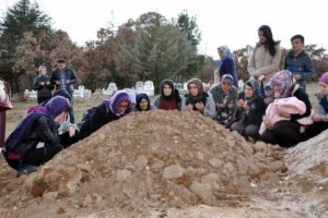 Zonguldak'ta &ouml;ld&uuml;r&uuml;len Necla Sağlam, Isparta'da toprağa verildi