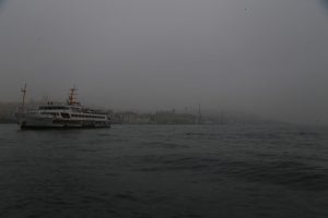 Boğazi&ccedil;i K&ouml;pr&uuml;s&uuml; siste kayboldu