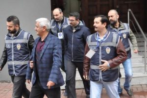 İzmir'de 'Paralel yapı' operasyonu