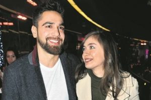 Kadir Doğulu'dan sevgilisine b&uuml;y&uuml;k &ouml;vg&uuml;...