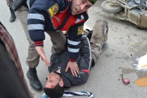 Bursa'da feci kaza! Bisikletle minib&uuml;s kafa kafaya &ccedil;arpıştı!
