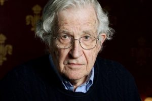 Chomsky'den Can D&uuml;ndar ve Erdem G&uuml;l mesajı!
