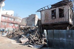 Kastamonu'da koruma altındaki aşap bina &ccedil;&ouml;kt&uuml;