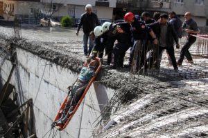 İnşaatta g&ouml;&ccedil;&uuml;k: 4 yaralı