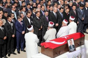 Başbakan Davutoğlu cenaze namazına katıldı