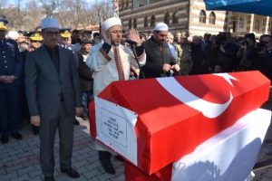 Şehidi 7 bin kişi son yolculuğuna uğurladı
