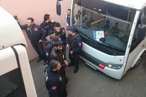 G&ouml;zaltına alınan HDP'liler adliyeye &ccedil;ıkarıldı