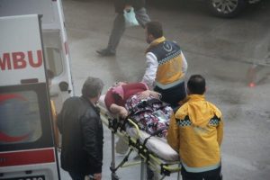 Cam silerken bı&ccedil;ağın &uuml;zerine d&uuml;şt&uuml;