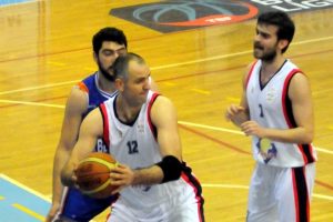 Finalspor, sahasında Best Balıkesir'i 74-70 yendi