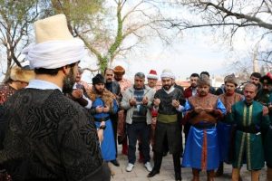 Bursa Ok&ccedil;uluk &Ccedil;alıştayı Ok&ccedil;u Baba T&uuml;rbesi'nde dualarla başladı