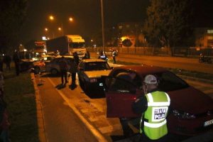 Polisten ka&ccedil;an Bursa plakalı ara&ccedil; zincirleme kazaya neden oldu