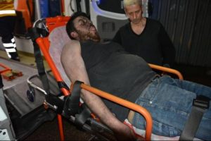 Polis, Bursa'da yanan evde zehirlenen bir kişiyi kurtardı