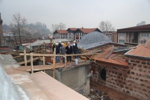 Bursa'da yanan &ccedil;arşıda d&ouml;n&uuml;ş&uuml;m devam ediyor
