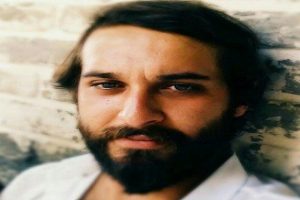Gen&ccedil; s&uuml;r&uuml;c&uuml; direksiyon başında fenalaşıp &ouml;ld&uuml;