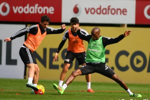 Beşiktaş, derbi hazırlıklarını neşeli s&uuml;rd&uuml;rd&uuml;