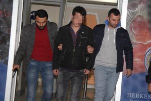 Asker eğlencesinde t&uuml;fekle ateş a&ccedil;an gen&ccedil; yakalandı