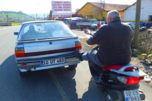 Yolda kalan s&uuml;r&uuml;c&uuml;ye b&ouml;yle destek g&ouml;r&uuml;lmedi
