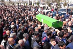 Kazada &ouml;len Adıyamanlı hentbolcuları 5 bin kişi toprağa verdi