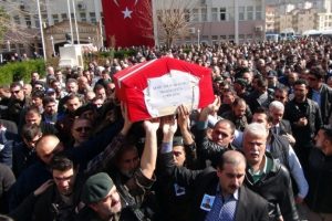 Nusaybin şehidini uğurladı
