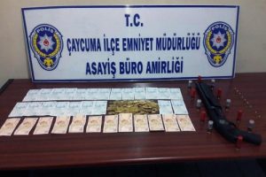 Sahte para ve altınla yakalandılar