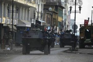 Sur ve İdil'de yasak s&uuml;r&uuml;yor