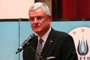AB Bakanı Volkan Bozkır, Almanya'da Avrupa &uuml;lkelerinin sığınmacı politikalarını eleştirdi