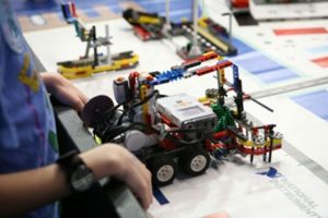 Bursa'da minikler robotlarını yarıştırdı
