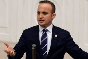 Karara, d&uuml;n sevinen AK Parti Grup Başkanvekili, bug&uuml;n 'yetki gasbı' dedi
