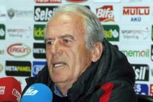 Mustafa Denizli, Dursun &Ouml;zbek ile g&ouml;r&uuml;şerek kararını verecek