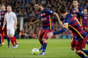 Barcelona, Sevilla'yı yenerek liderliğini s&uuml;rd&uuml;rd&uuml;