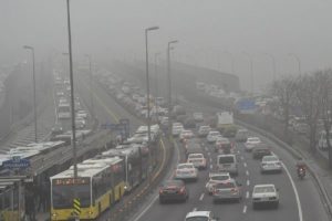 İstanbul sis trafik yoğunluğuna neden oldu