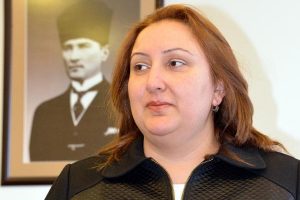 'Devlet memuru olup maaşını bilmeyen kadınlar var'