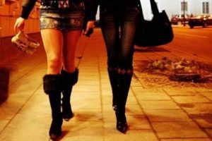 Yargıtay, fuhuş i&ccedil;in anlaştığı kadını &ouml;ld&uuml;rene verilen cezayı az buldu