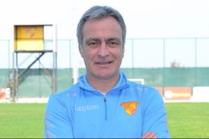 &Ouml;nder &Ouml;zen, camiaya umut dolu mesajlar verdi