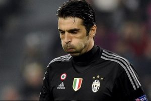 Buffon'dan m&uuml;thiş rekor