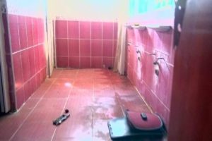 Okula giren hırsızlar, tuvalet lavabolarını &ccedil;aldı