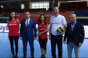 "Voleybol İ&ccedil;in Bir G&uuml;n Daha" etkinliklerinde 4 binden fazla kişi sahaya &ccedil;ıktı