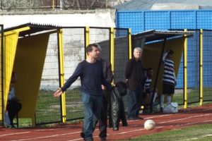 Trib&uuml;ne g&ouml;nderilen antren&ouml;r uyardı, son 15 dakika top oynamadılar