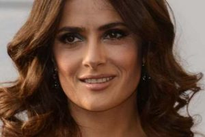 Salma Hayek'i "dost" acısı yaktı...