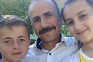 Silahlı kavgada lokalde oturan kişi &ouml;ld&uuml;