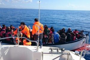 Didim'de iki teknede 68 ka&ccedil;ak yakalandı