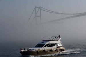 İstanbul Boğazı'nda doyumsuz sis manzarası