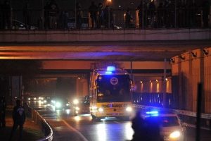 Derbi &ouml;ncesi takımlar stada geldi