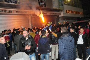 F.Bah&ccedil;eliler galibiyeti kutladı