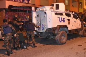 İstanbul'da sabah 04:00'te ter&ouml;r operasyonu