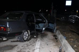 Kastamonu'da 2 otomobil &ccedil;arpıştı: 2 &ouml;l&uuml;, 5 yaralı